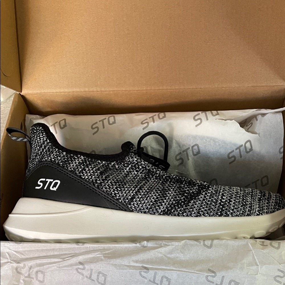STQ Women's Black and White Knit Sneakers